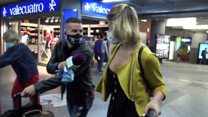 María Jesús Ruiz y su madre hablan al llegar a Madrid tras la polémica