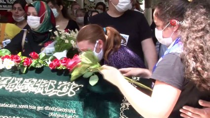 Usta tiyatro oyuncusu Ayşegül Atik son yolculuğuna uğurlandı