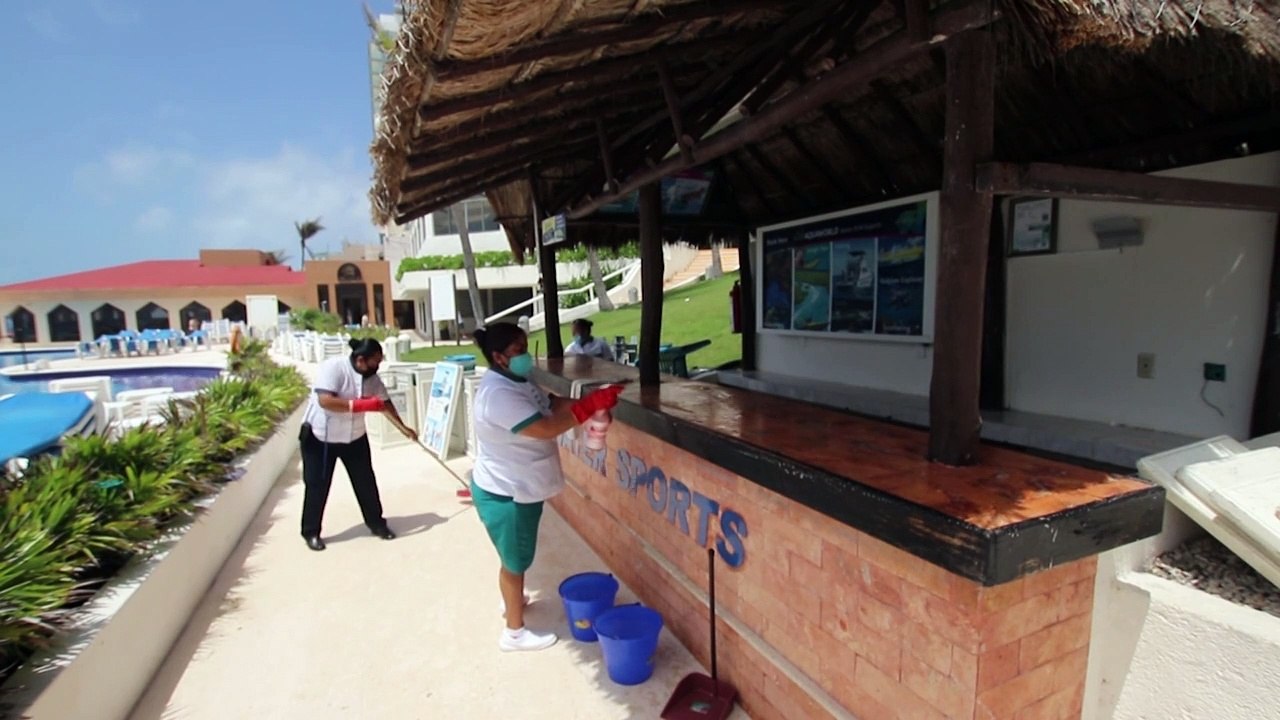 Cancún reaberta e cautelosa