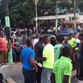 Policía y motoconchista se van a las trompadas en Puerto Plata