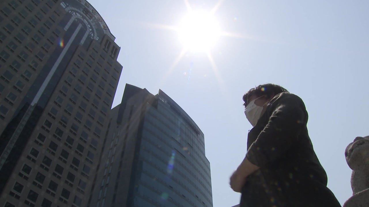 [날씨] 낮 동안 맑고 여름 더위...남부 내륙 소나기 / YTN