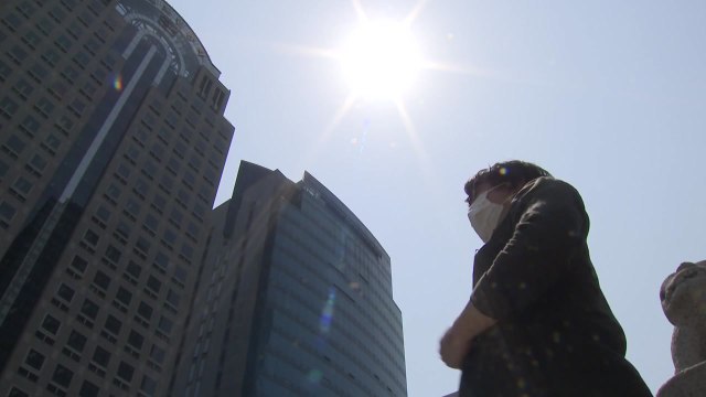 [날씨] 낮 동안 맑고 여름 더위...남부 내륙 소나기 / YTN