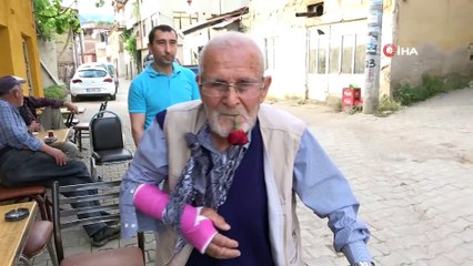 62 yıldır ağzından düşürmediği gülle virüse meydan okuyor