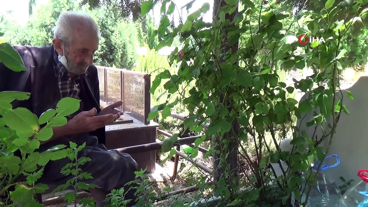 10 yıldır eşinin mezarını her gün ziyaret ediyor
