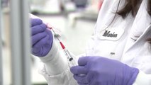 [뉴스큐] 건강한 사람이 하반신 마비...백신 개발 '속도'보다 '안전성'이 중요한 이유 / YTN
