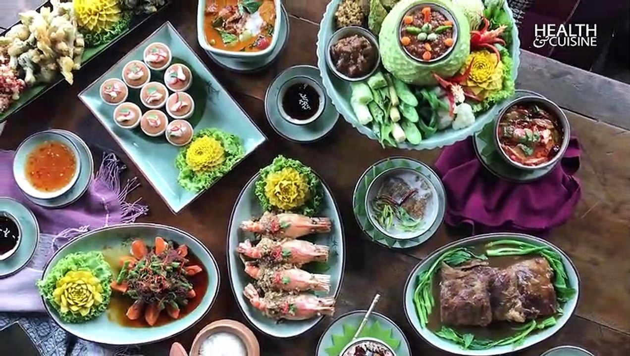 อร่อยกับอาหารไทยแบบโบราณ ชุดเปิบมือ ณ เรือนมัลลิการ์