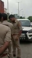 लोकडाउन में || पुलिस को झुकना पड़ा माफी मांगनी पड़ी जब चालान काटते वक़्त मार दिया थप्पड़