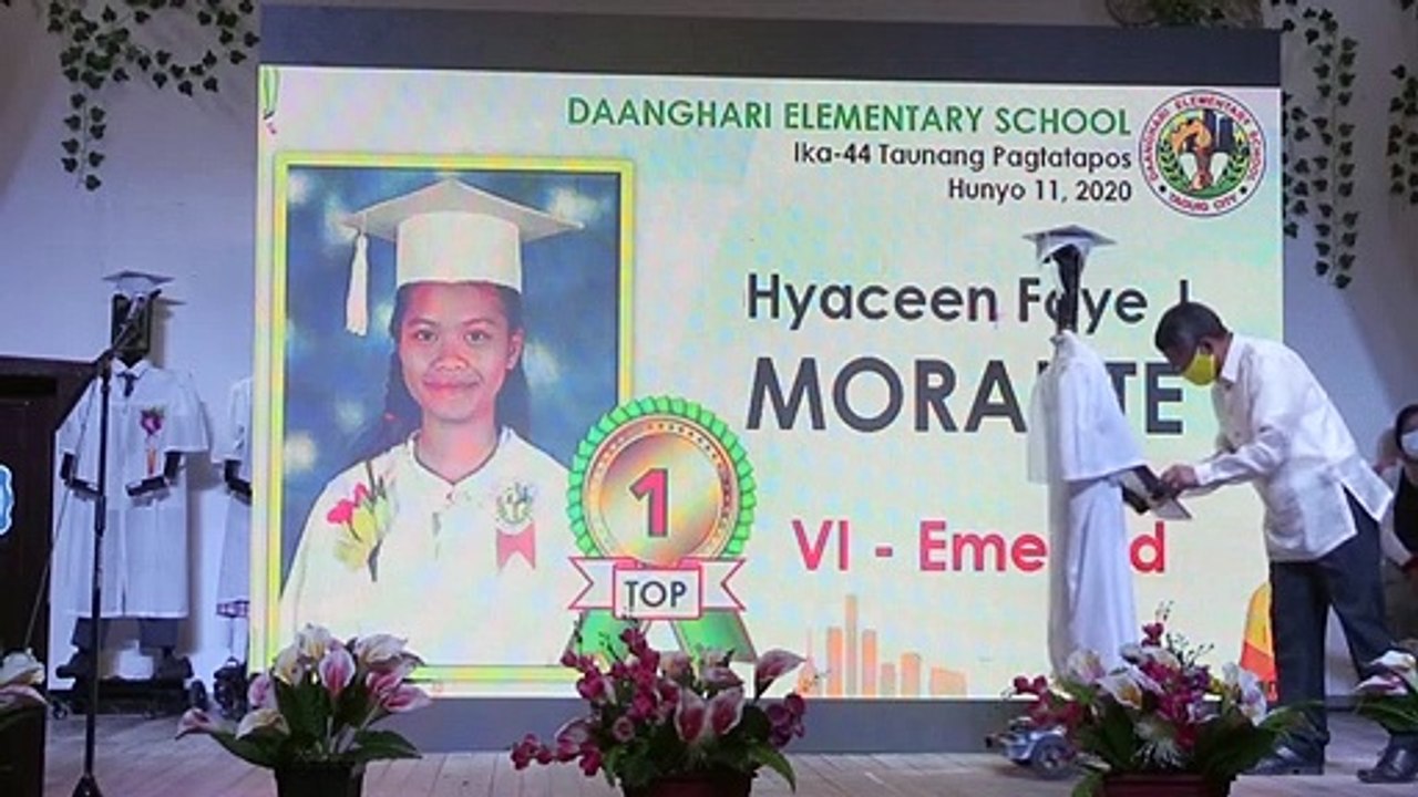 Wegen corona: zeugnisübergabe an roboter