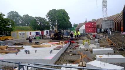 Téléphérique de Namur : la station amont en cours de montage