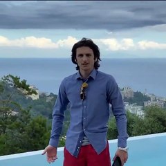 Il se moque de Jean Pierre Fauguin avec humour