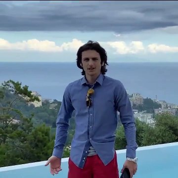 Il se moque de Jean Pierre Fauguin avec humour