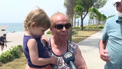 Dedeler, nineler ve torunlar sahillerde buluştu - ANTALYA