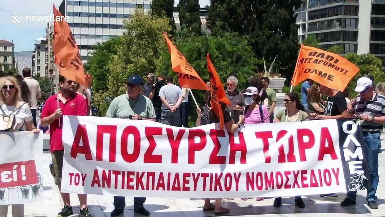 Teachers and students rally against education b...