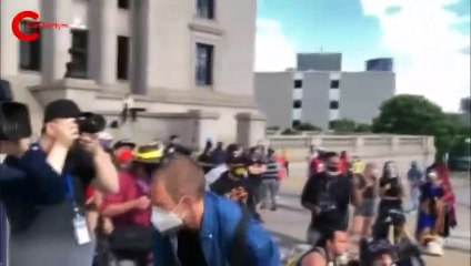 Kristof Kolomb'un heykelini yıkıp Kızılderili dansı yaptılar