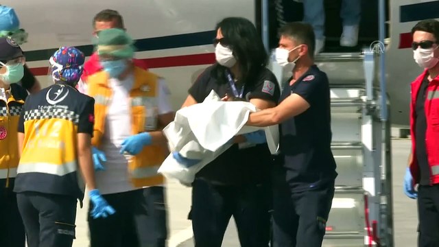 Londra'da operasyonla ayrılan siyam ikizleri yurda döndü - ANKARA