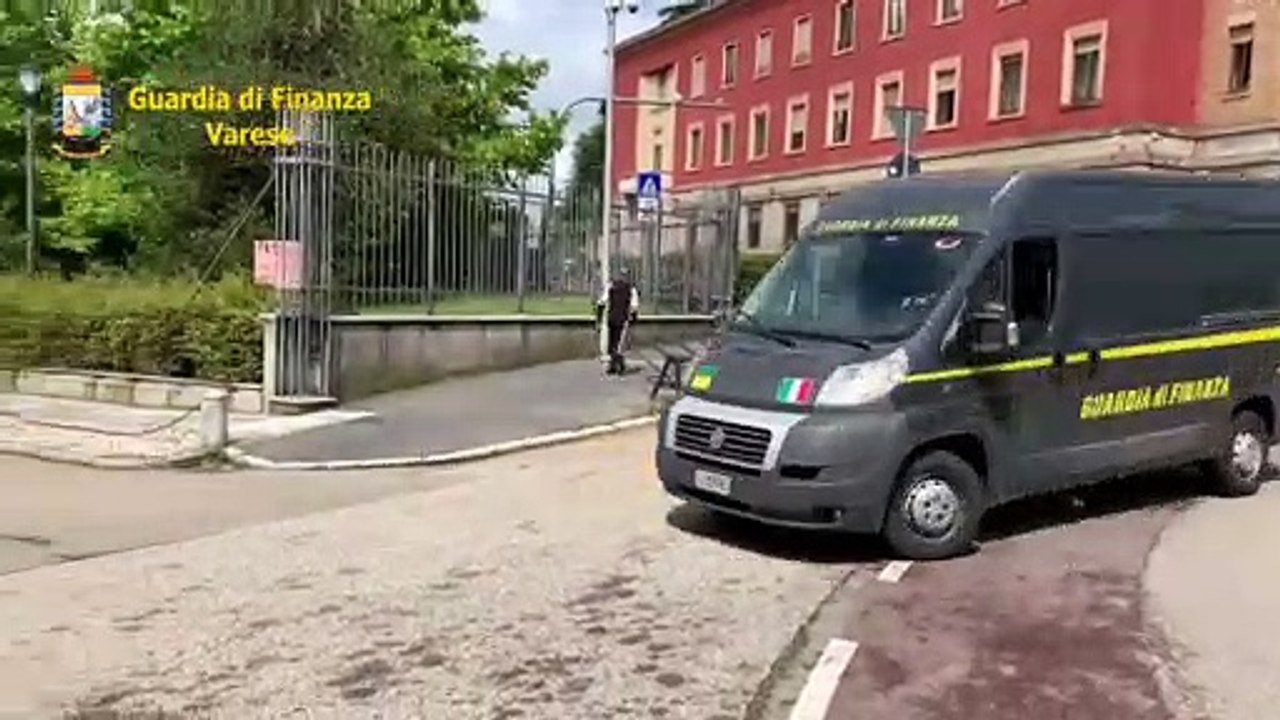 Busto Arsizio (VA) - Guardia di Finanza consegna mascherine requisite a ospedali (11.06.20)