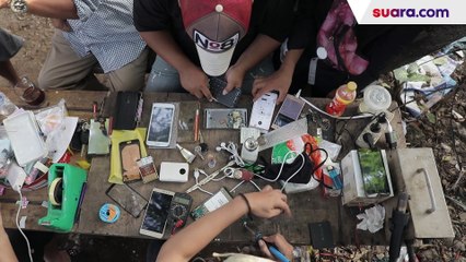 Bertahan Hidup, Penyedia Jasa Servis HP Gaet Pengunjung di Jalan Raya