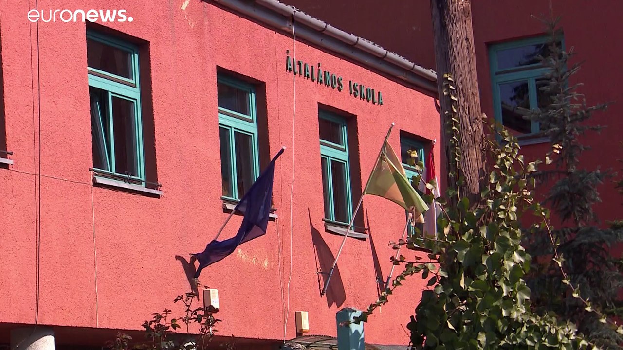 Mit Knüppeln, Reizgas und Handschellen: Orbán-Regierung will Schulwächter