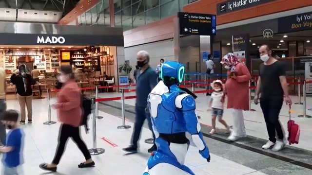 Sabiha Gökçen Havalimanı'ndaki koronavirüs önlemlerine Aerobot da katıldı - İSTANBUL