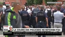 Les images des gestes forts des policiers qui, partout en France, jettent au sol leurs menottes en réaction aux annonces de Christophe Castaner