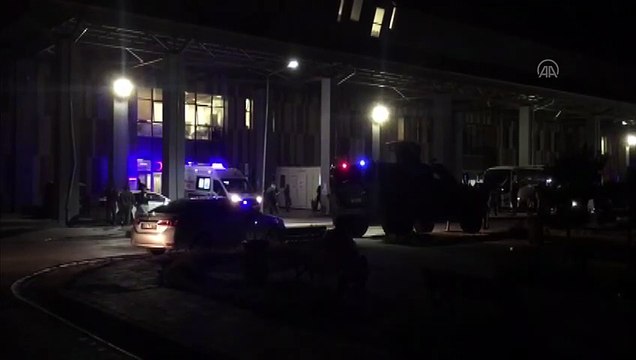 Van'da PKK'lı teröristler yol yapım işçilerine saldırdı: 2 şehit, 8 yaralı - Van Bölge Eğitim ve Araştırma Hastanesi önü (1)