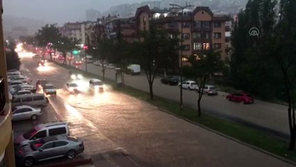 Başkentte sağanak etkili oldu (1) - ANKARA