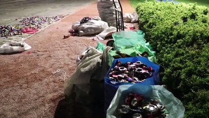 İzmir'de kısıtlamanın uygulanmadığı ilk hafta sonu Kordonboyu'nda çöp birikintileri oluştu