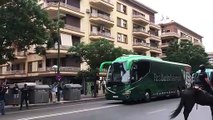 Llegada del autobús del Real Betis al Ramón Sánchez-Pizjuán