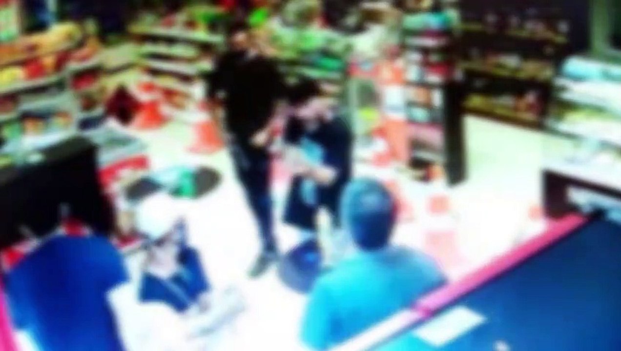 Homem é executado a tiros em posto de combustível; câmera flagrou ação de criminosos