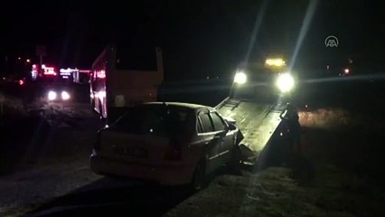 Otomobil otobüse çarptı: 9 yaralı - KAYSERİ