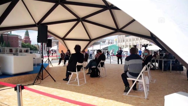 Tarihi Kızıl Meydan'da kitap fuarı - MOSKOVA