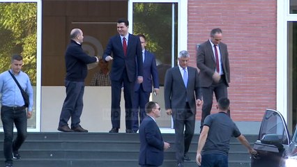 Top News - Vizita surprizë/ Thaçi takim me Bashën në selinë blu
