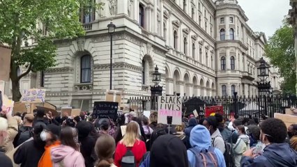 George Floyd'un polis şiddeti sonucu yaşamını yitirmesi protesto edildi (2) - LONDRA