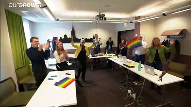 Парламент Швейцарии одобрил однополые браки