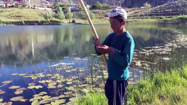 Çocukların, Dipsiz Göl de balık tutma keyfi - ANTALYA