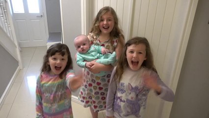 Isabella Aniversário - Abrindo Presentes