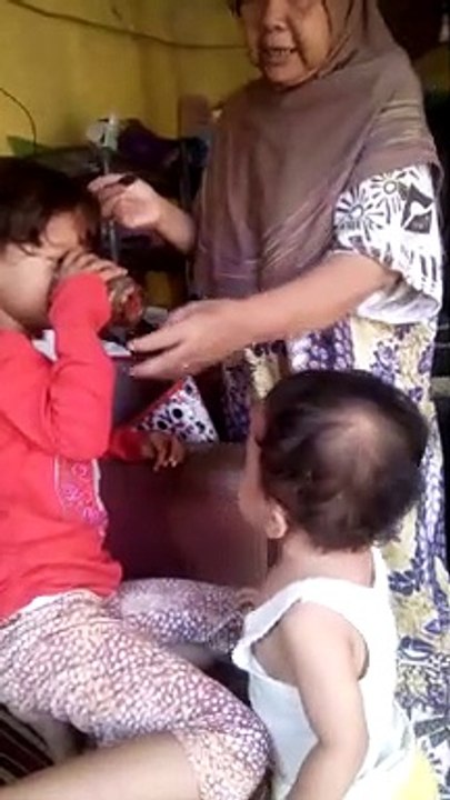 Ndes Minum Cucu