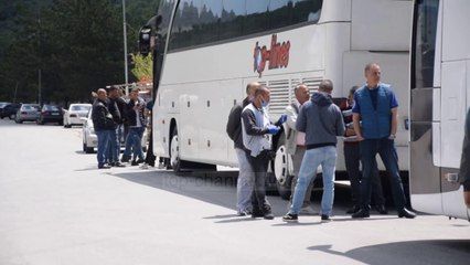 Top News - Në çantë, 32 mijë euro/ Nuk i deklaroi, policia i sekuestron