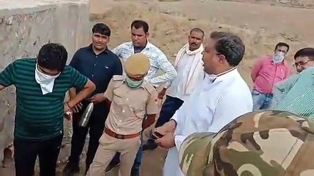 रणथम्भौर में दीवार निर्माण में अनियमितता का मामले में कुंण्डेरा रेंजर व वन पाल पर गिरी गाज