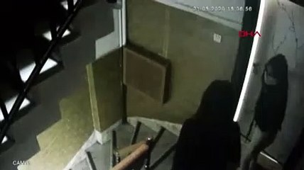 2 evden altın çalan kadın hırsızlar kamerada