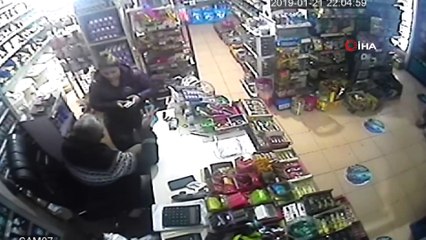 Şiddetin kanıtı kızının saçlarını gösterip ağladı