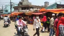 नवबहार मंडी खुली, लोग कर रहे अपने स्वास्थ्य के साथ खिलवाड़ , बिना मास्क और सोशल डिस्टेंसिंग के खरीद रहे सब्जी