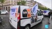 Colère des policiers - Après avoir jeté leurs menottes au sol hier soir, des policiers manifestent actuellement sur les Champs-Elysées à Paris - Vidéo
