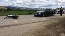 Aksident në Korçë/ Përplaset me makinën, drejtuesi i motorit në gjendje të rëndë