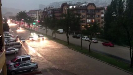 Başkentte sağanak etkili oldu (1) - ANKARA