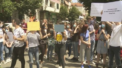 LIVE/ Maturantët, protestë tek Ministria e Arsimit
