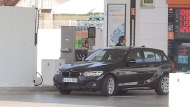 Los precios cayeron un 0,9 % en mayo por el desplome de los carburantes