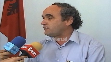 Video herunterladen: Pal Dajci reagon ndaj akuzave te Ministrit Poci (31 Maj 2000)