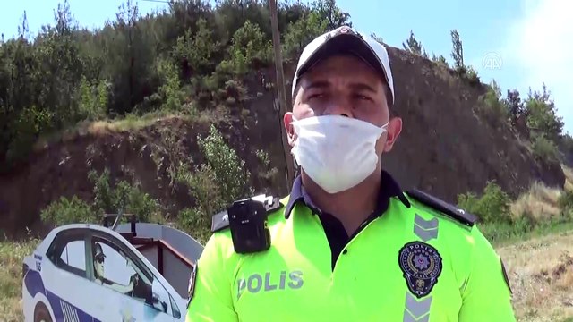 Maket polis aracının yanında gerçek trafik uygulaması - AMASYA