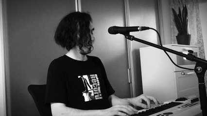 Marc Lowe - "Room" (Stay at Home live version)